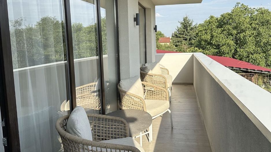 ageuropa.ro vinde apart. 2 cam. mobilat, utilat  LUX la etajul 1. - Poză 7