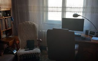 Vand apartament 3 camere, decomandat, in zona ultracentrala - Poză 2