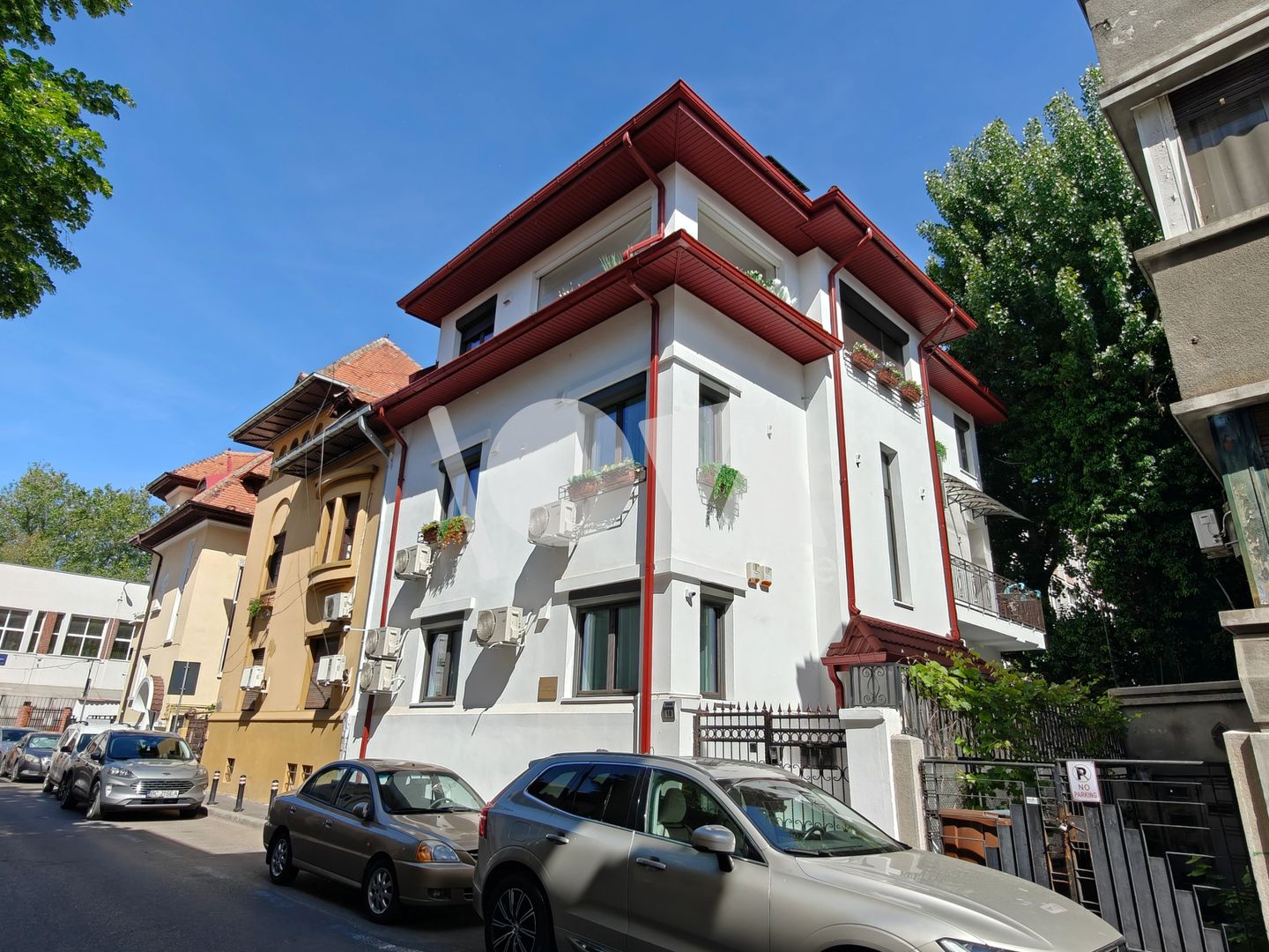 De închiriat Duplex 5 camere (parter + demisol) - vila Piata Romana - Poză 1