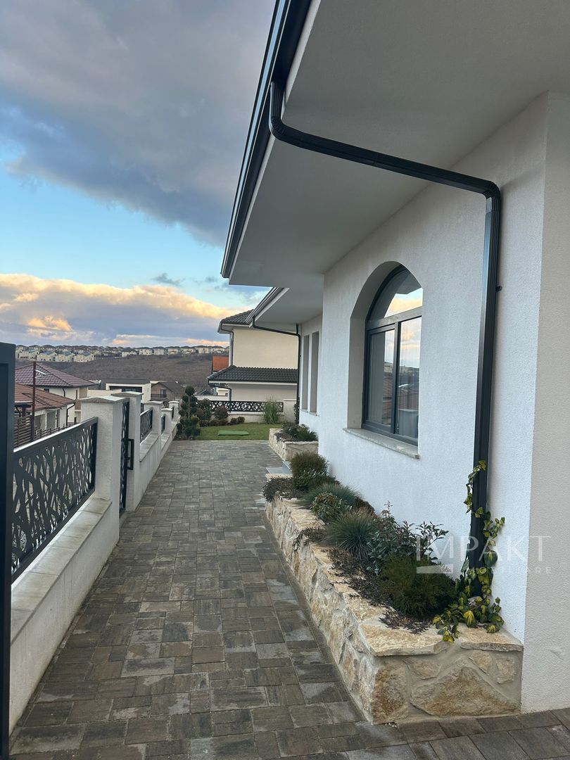 Casa superba de vanzare, situata intr-o zona aerisita a Dezmirului! - Poză 14