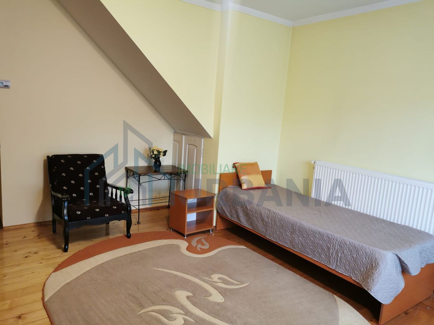 Apartament cu o cameră în zona TgCucu, la casă, parter, intrare separată - Poză 3