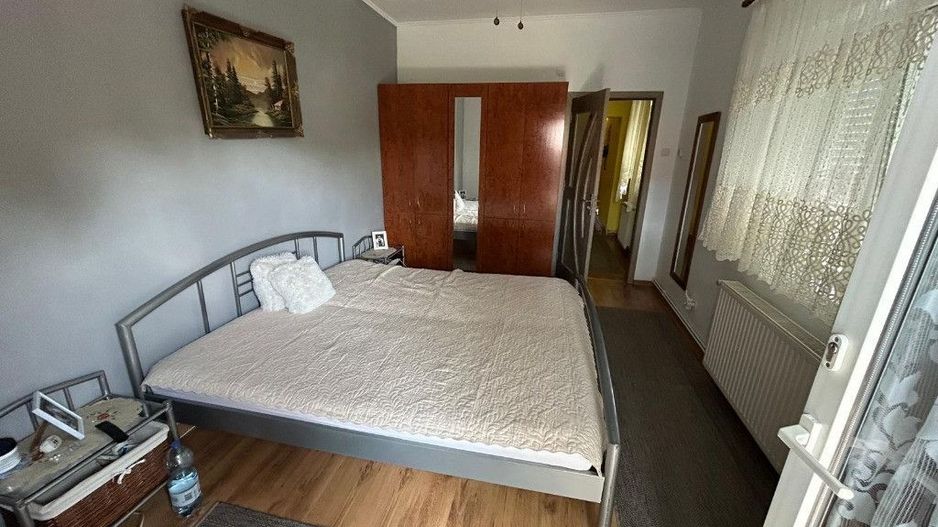 De vânzare casă cu etaj - Poză 1