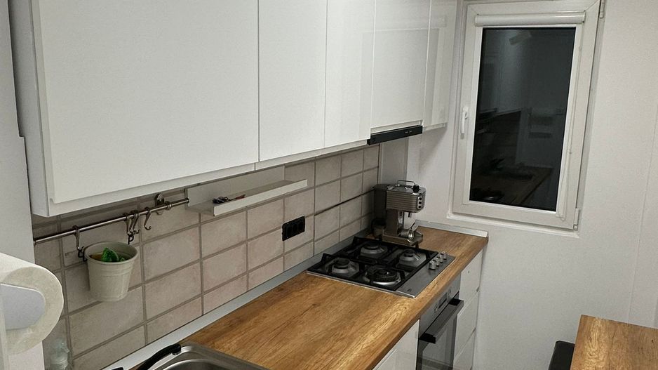 Apartament 2 camere de vanzare renovat si mobilat cu loc de parcare AD - Poză 3