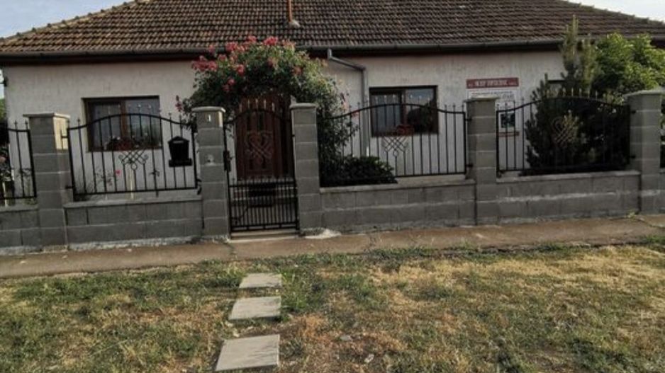 De vanzare casa 5 camere Carei - Poză 1
