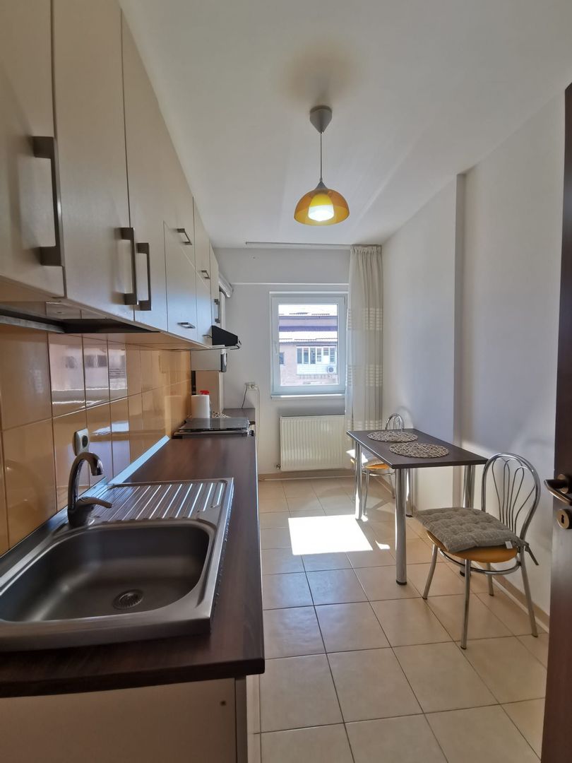 Garsoniera spatioasa mobilata si utilata - Poză 7