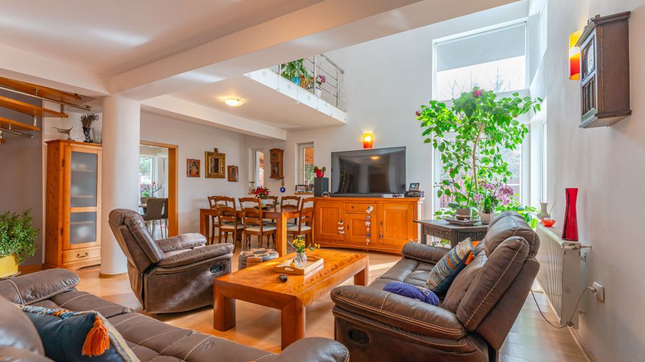 Casă spațioasă pentru familie în Hărman: 5 camere, 670 mp teren - Poză 4