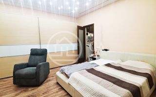Apartament cu 3 camere la curte comuna de vanzare Ultracentral, Oradea - Poză 3