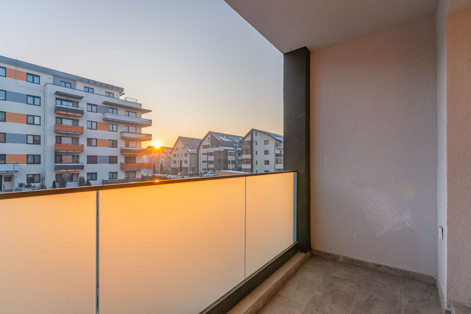 Apartament 2 camere de închiriat în Maurer Villas cu loc de parcare - Poză 8