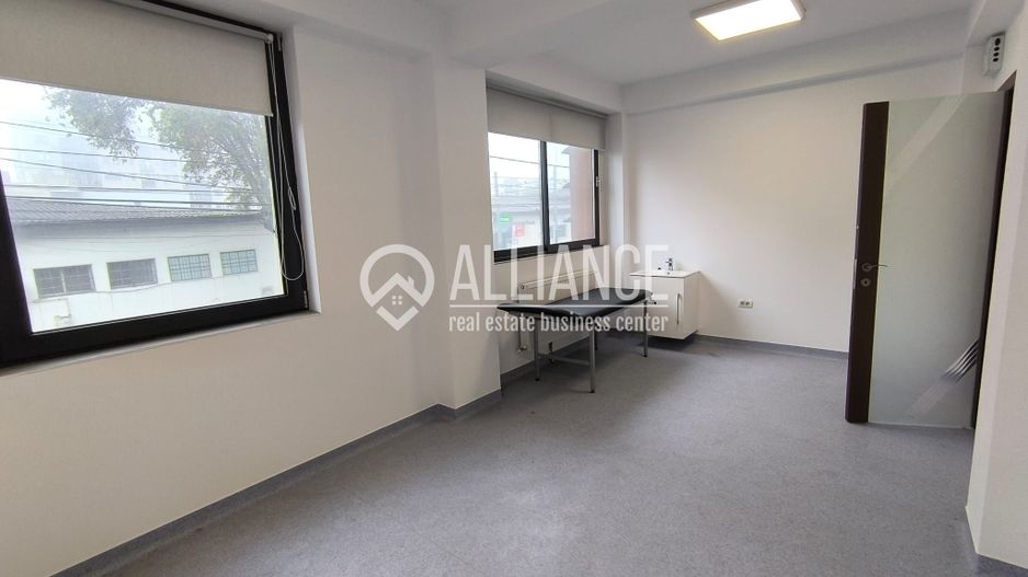 CENTRU ANAF (cod03)- Birou luminos si cochet ! - Poză 1