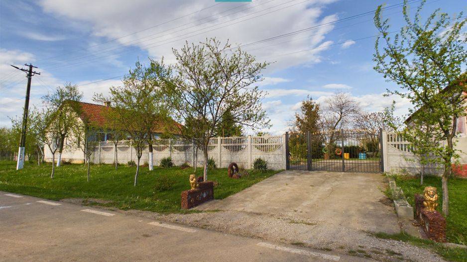 Casă cu teren generos, Fiscut - Poză 1