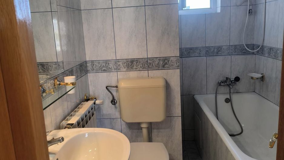 De Inchiriat Apartament 4 camere Nemobilat Piata Unirii Metrou - Poză 13