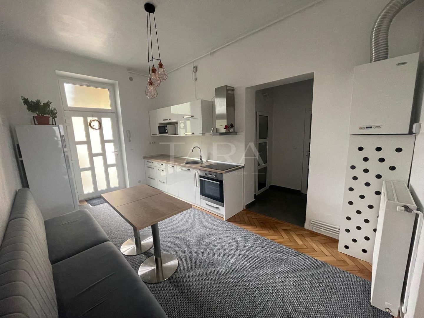 Apartament 2 camere, decomandat, Ultracentral, UMF. - Poză 3