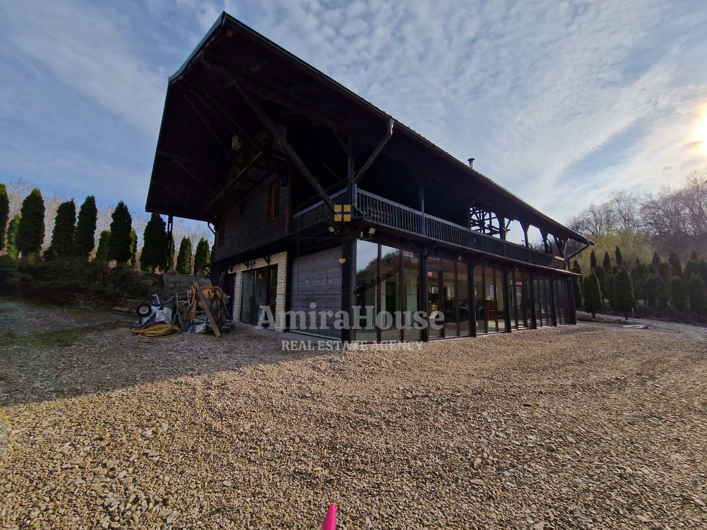 Casa din lemn D+P+M de 400 mp utili si teren 3.000 mp zona Faget - Poză 1