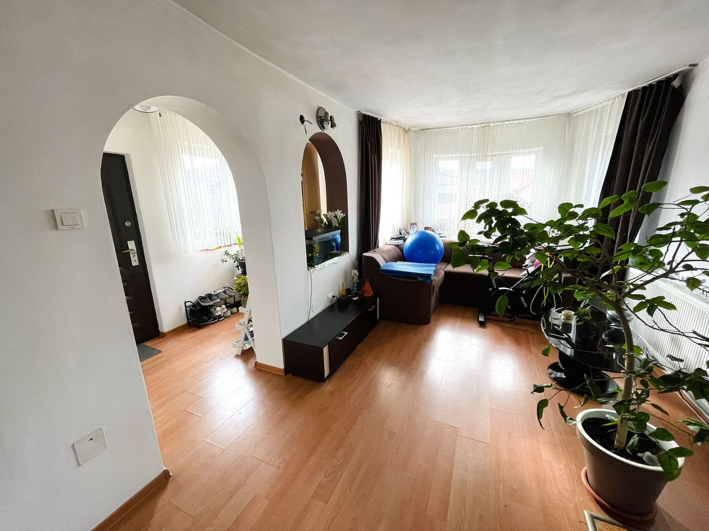 Casă cu potențial de renovare, teren generos 1366 mp, Dâmbu Rotund - Poză 11