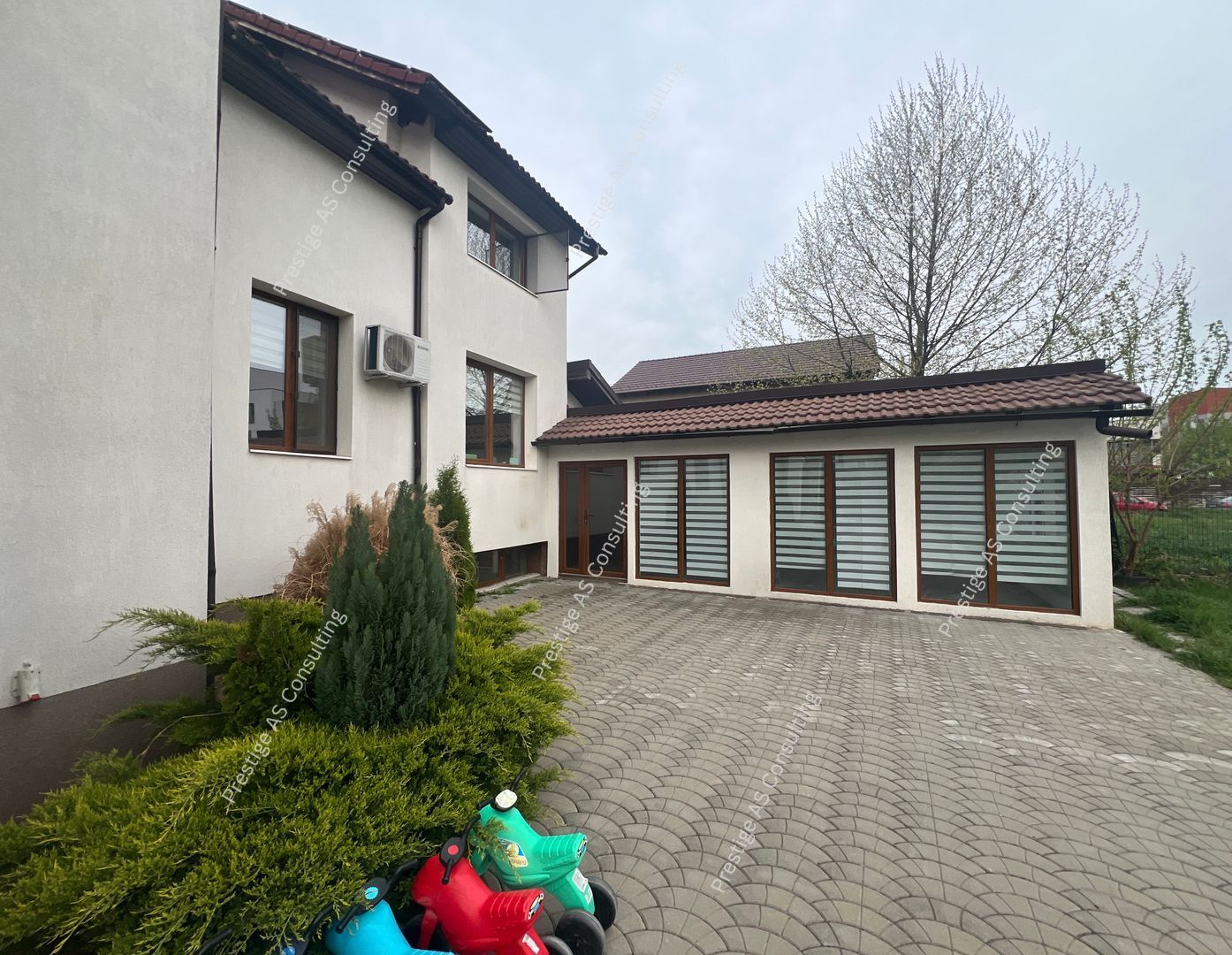 Casa 7 incaperi + Anexe | 1420mp Teren | La Intrare in Dumbravita - Poză 1