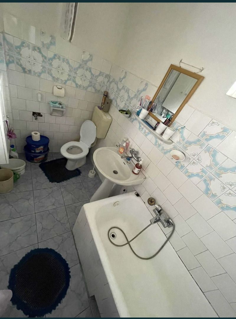 De vanzare casa 5 camere Carei - Poză 8
