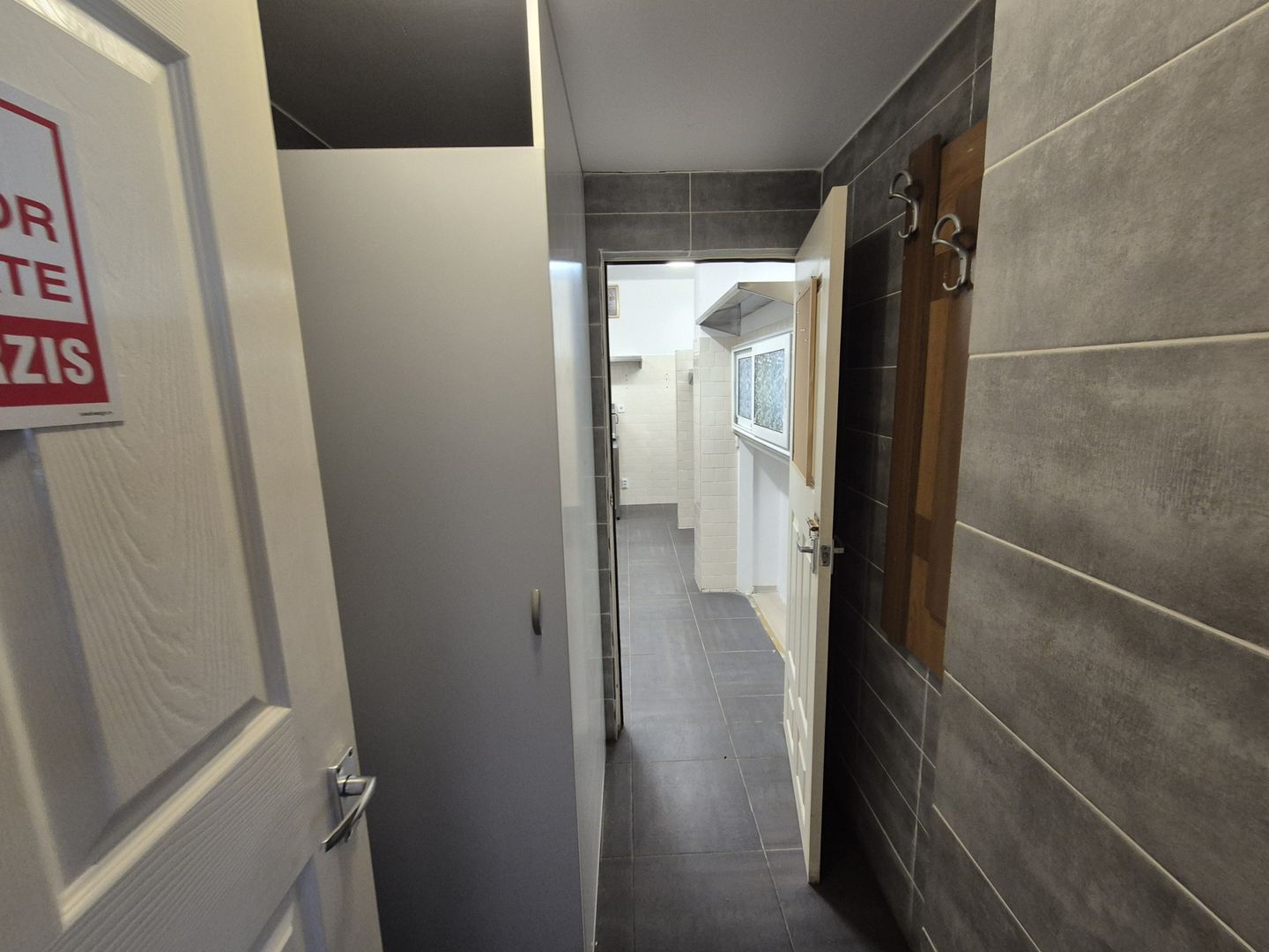 Spatiu comercial 138,70 mp + 2 locuri de parcare - Varteju - Poză 12