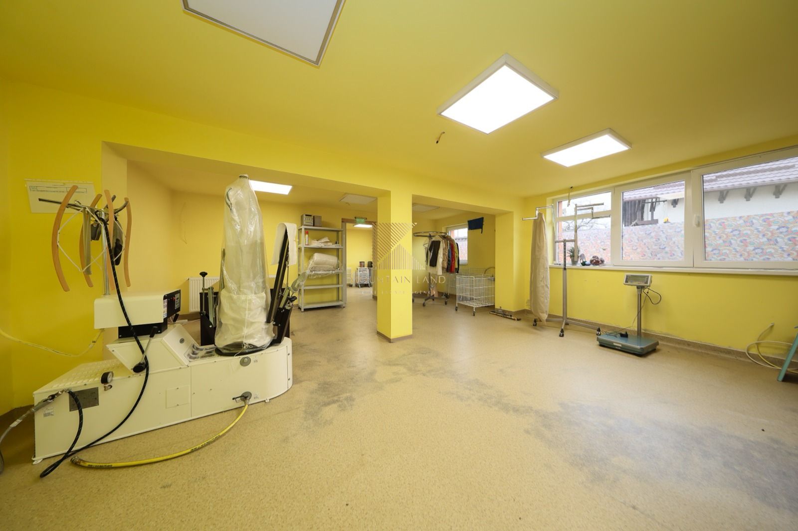 Proprietate mixtă cu spațiu comercial și locuință, Cristian - Poză 6