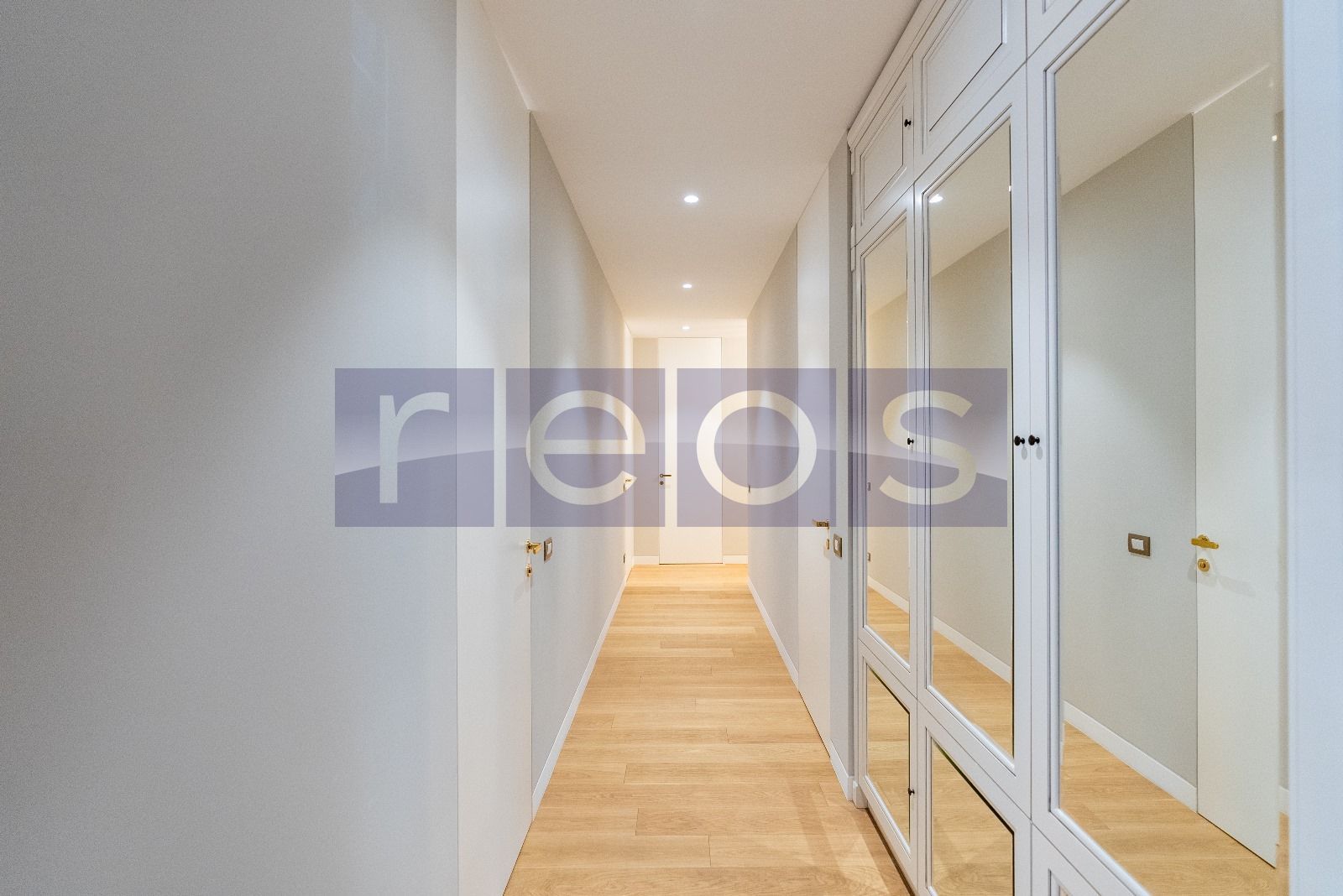 APARTAMENT ZAMBACCIAN PREMIUM | 200 MP 4 CAMERE| LOC PARCARE - Poză 7