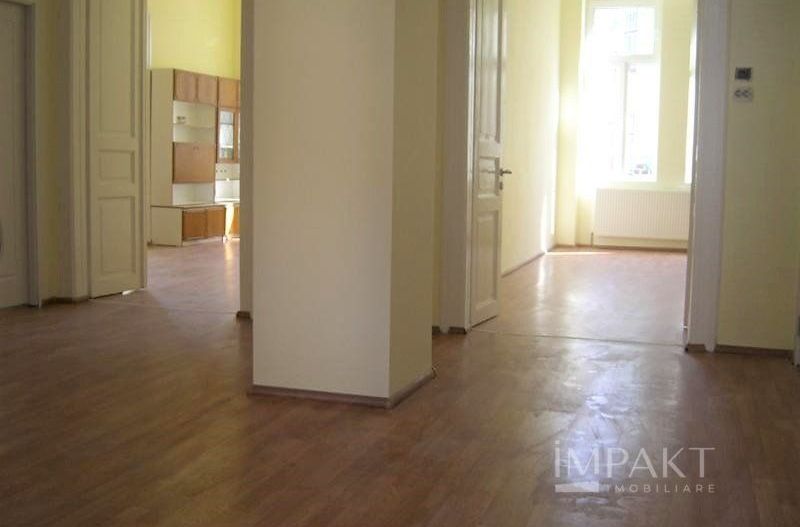 Apartament cu 4 camere, semidecomandat, in zona Marty Horea! - Poză 4