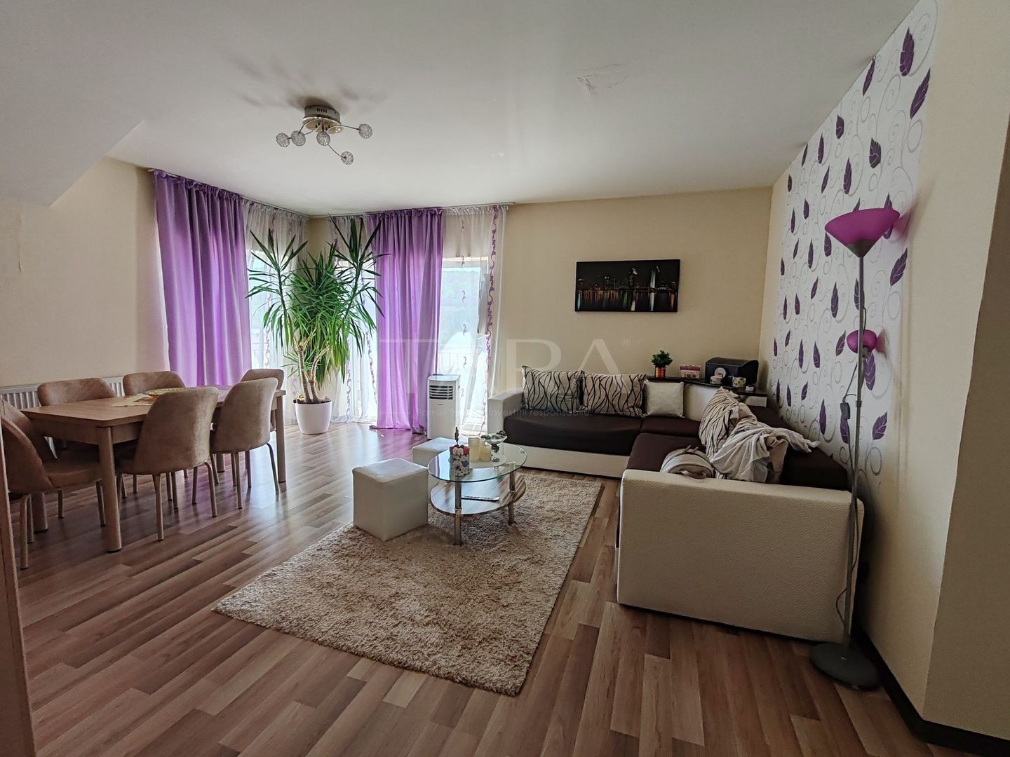 Apartament cu 3 camere, 81 mp, 2 balcoane de 18 mp, zona Panemar. - Poză 3
