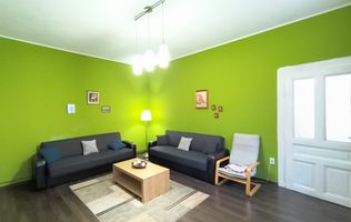 Apartament central, 2 camere, centrala gaz. 390 E/lună. Comision 0