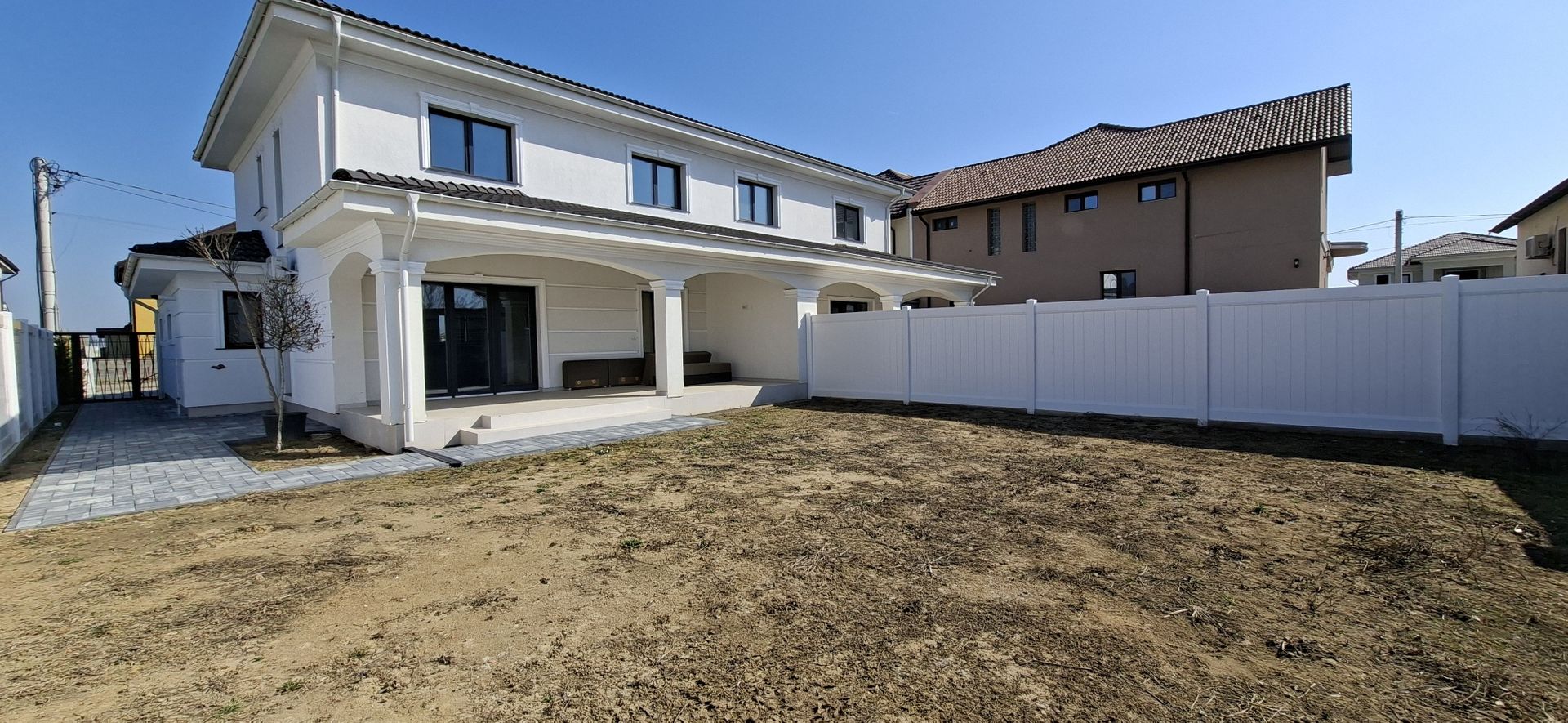 Duplex spatios cu garaj si pereti dublii - Poză 27