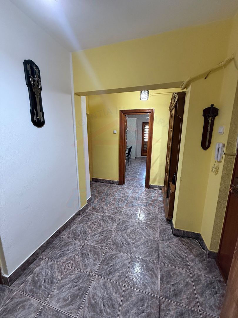 APARTAMENT 3 CAMERE, I.C. FRIMU, 450 €/LUNĂ - Poză 13