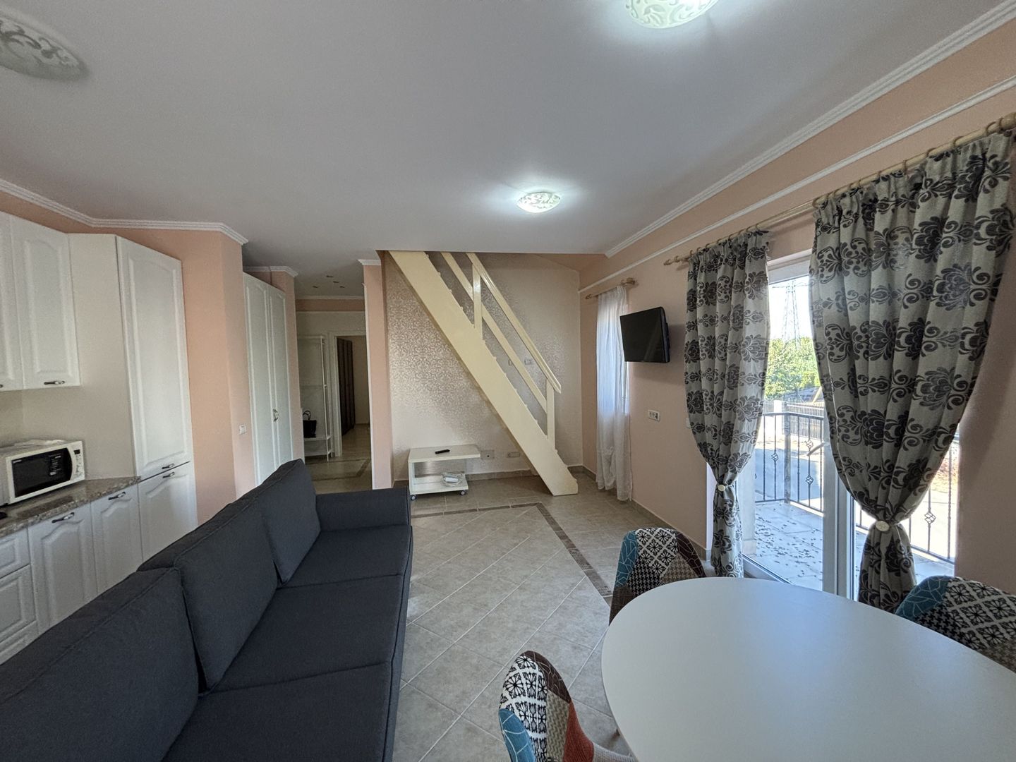 Apartament de  3 camere utilat si mobilat lux / 3 rooms apartment for rent - Poză 1