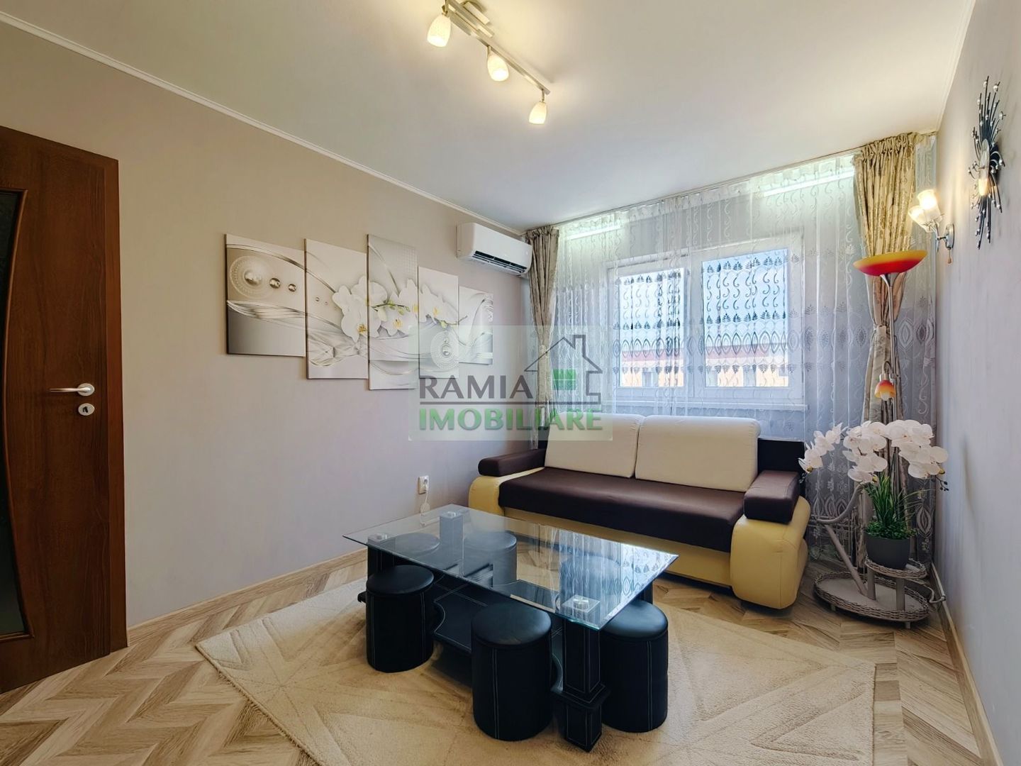 Apartament 3 camere, Cartierul Florilor, Boxă și parcare - Poză 4