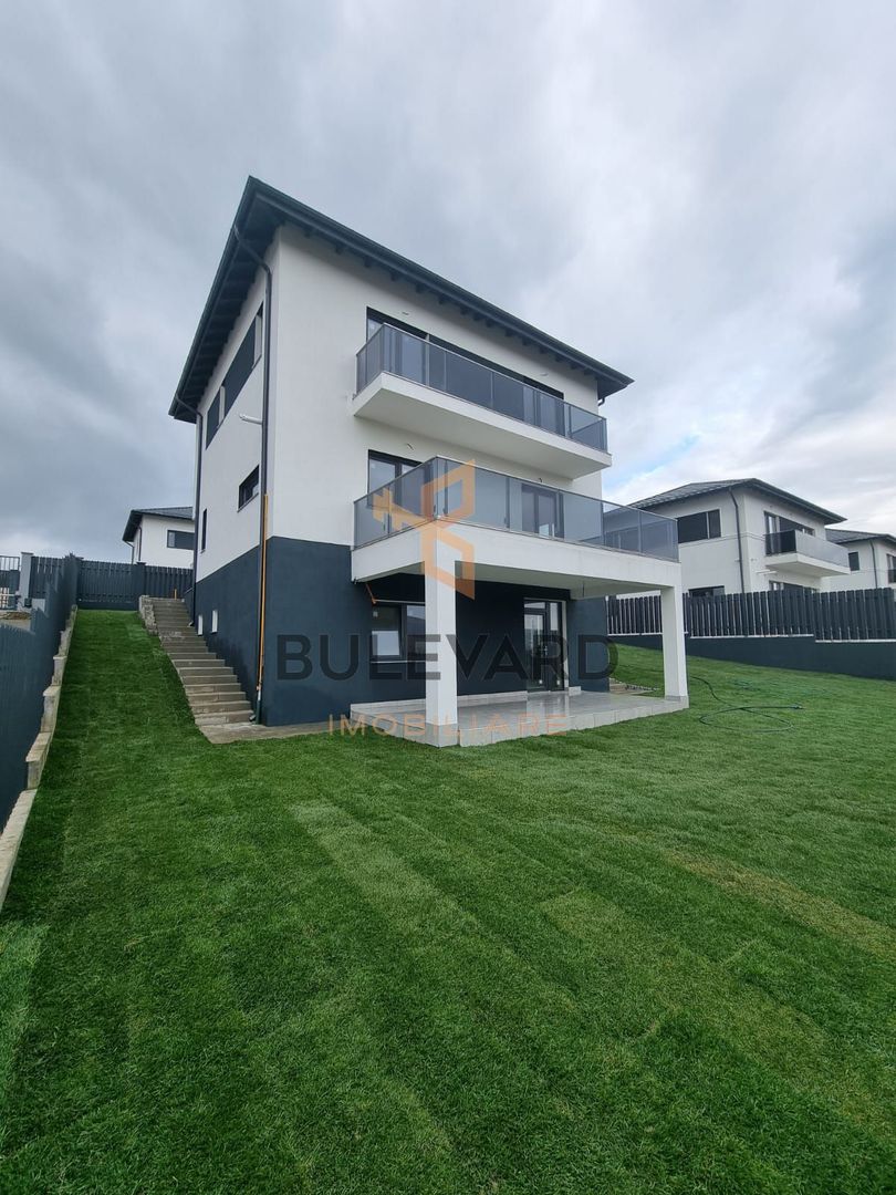 Case individuale cu teren de 440 mp+apartament la demisol! - Poză 1