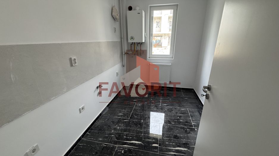 Decomandat.  Spatiu depozitare . Loc de parcare inclus - Poză 1