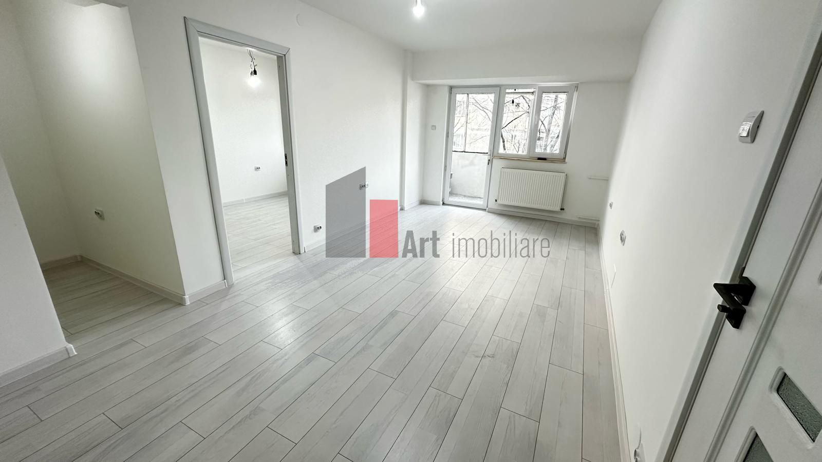 Apartament 3 camere metrou Romancierilor,centrala proprie - Poză 1