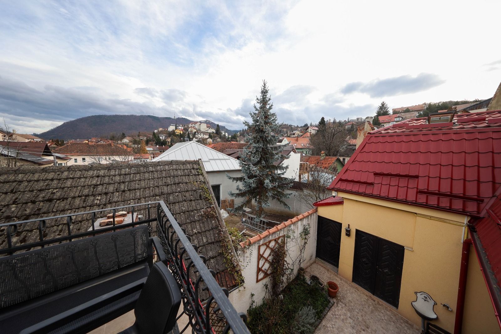 Casă deosebită de vânzare în centrul Brașovului - Poză 5