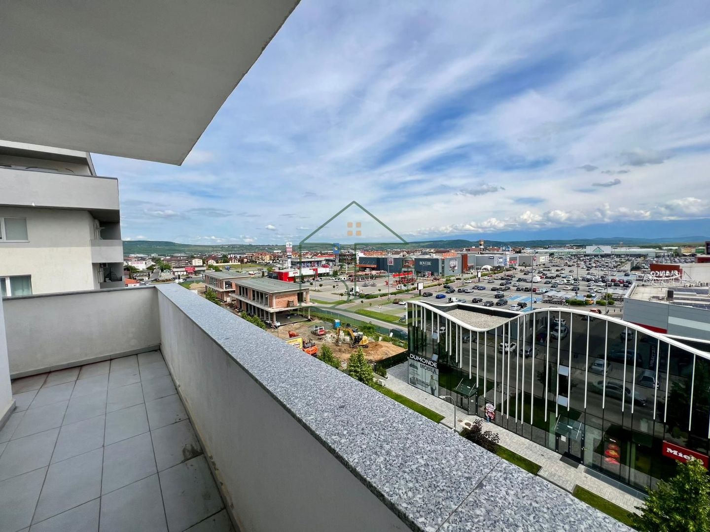 3 camere cu terasă generoasa și vedere spre Munții Făgăraș - Poză 9