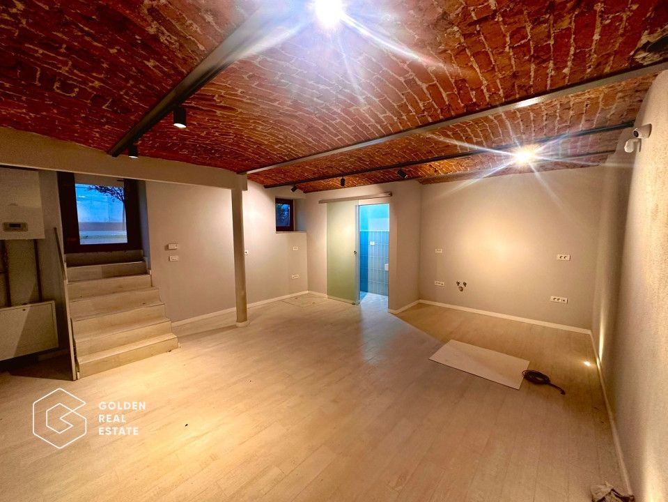Oportunitate!Spatiu comercial 3 camere+apartament 2 camere la etaj,zona centrala - Poză 1