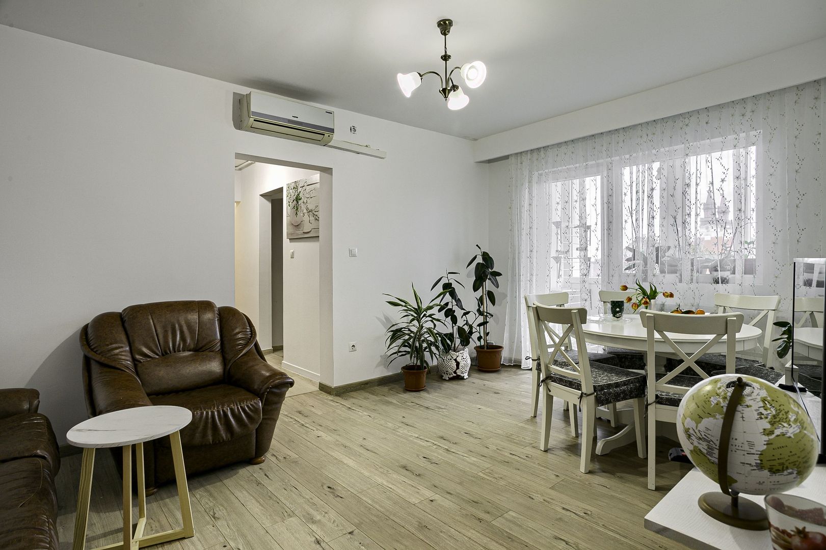 PROPRIETATE VÂNDUTĂ Apartament spatios cu 4 camere langa teatru - Poză 9