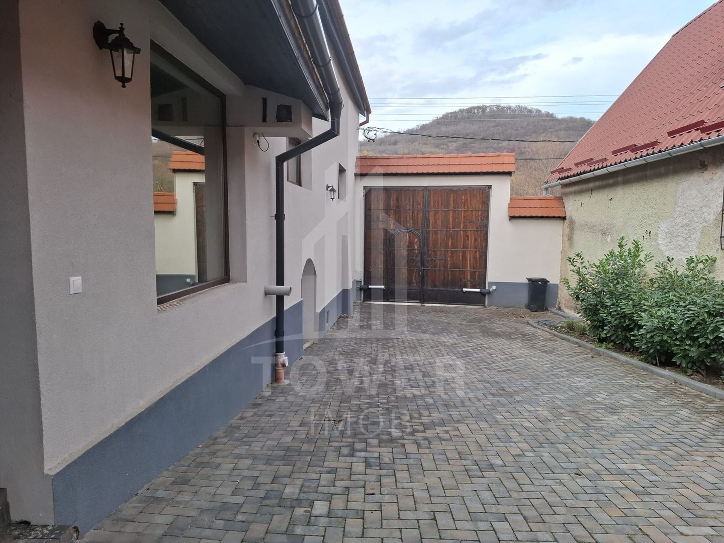 Casă complet renovată de vânzare în Amnaș – la doar 25 km de Sibiu! - Poză 9