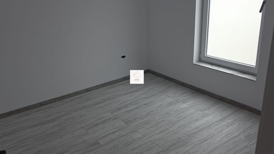 Casa 4 camere Crevedia - Poză 20
