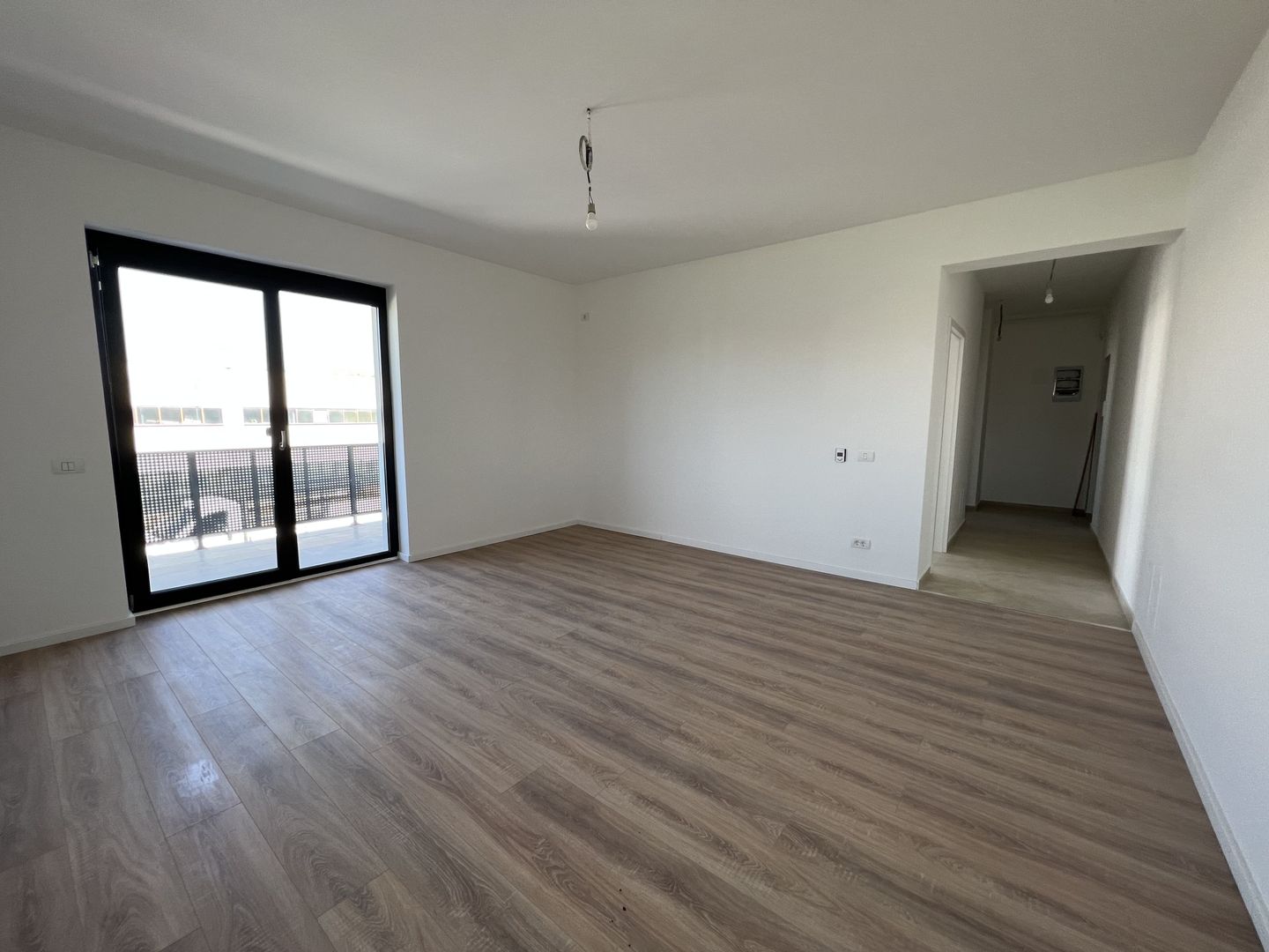 APARTAMENT CU 1 CAMERA - Poză 1