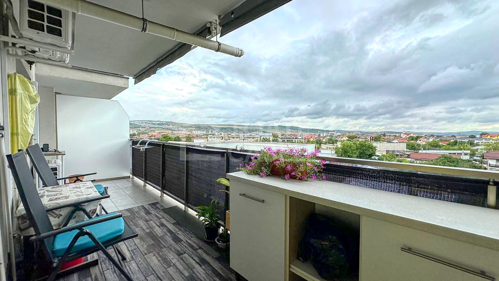 Lumina și liniștea unui acasă complet – apartament cu terasă generoasă - Poză 1