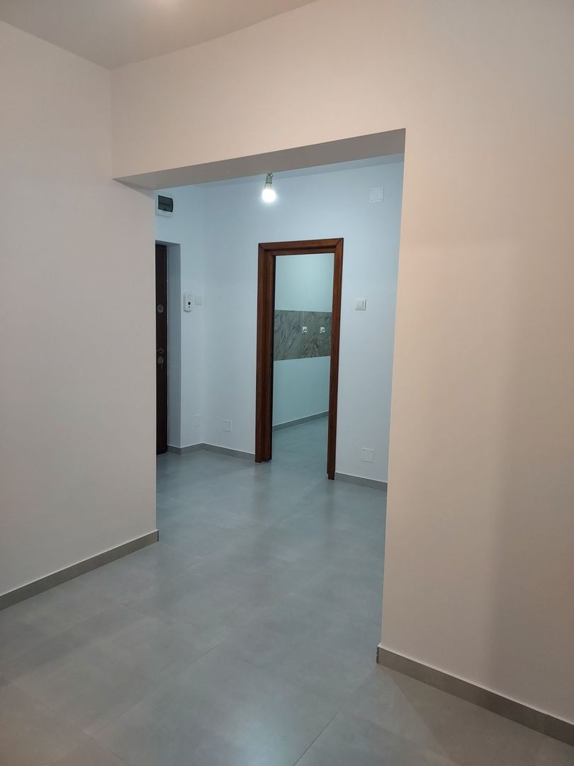 Apartament 3 camere decomandat 84 mp Pacurari 148000 euro - Poză 3