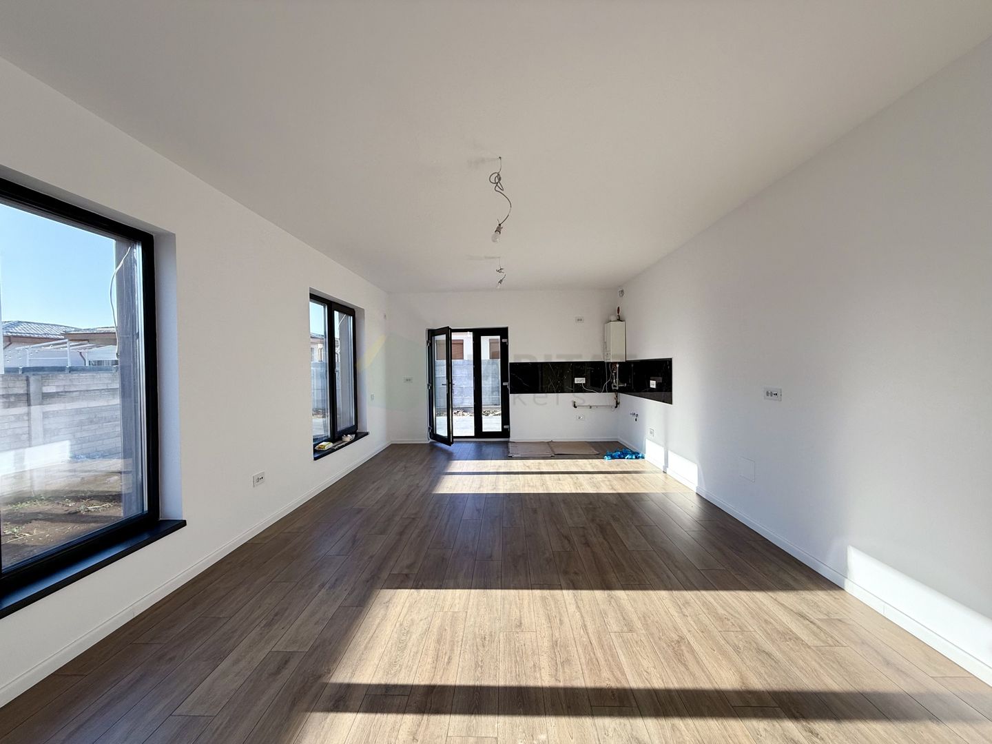 Casa individuala 4 camere Tunari-Lacul Pasarea - Poză 4