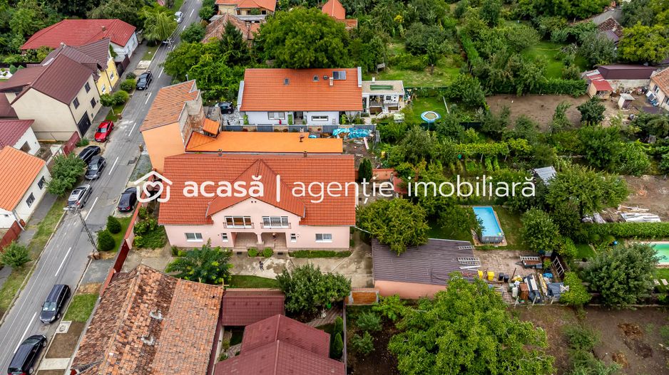 Casă generoasă cu două apartamente în Bujac - Poză 7