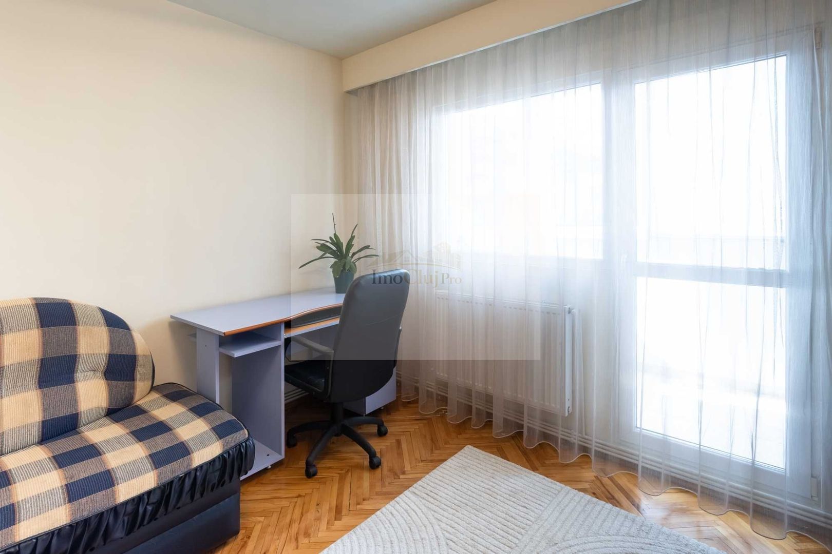 Apartament 2 camere decomandate, mobilat și utilat complet – zona OMV - Poză 3