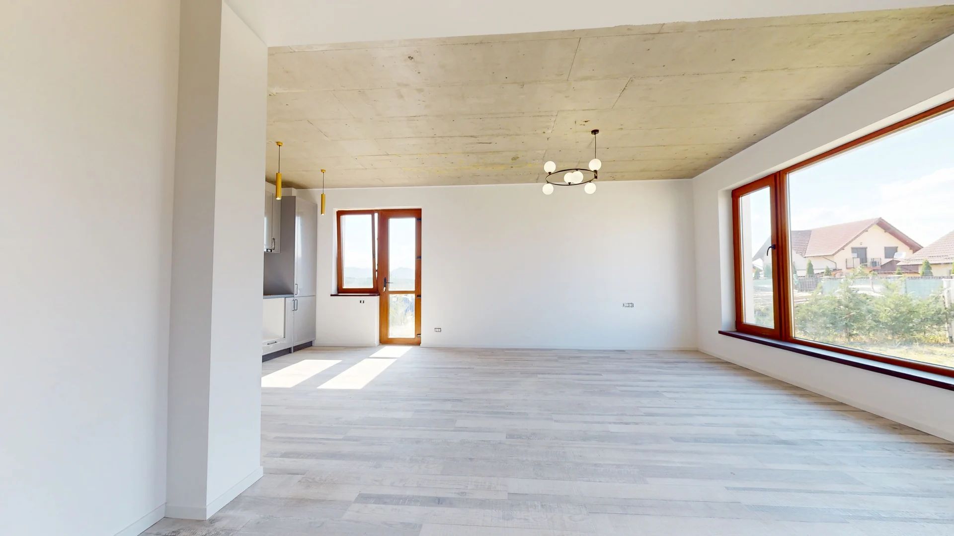 Vila cu arhitectura deosebita in Izvor-Tarlungeni - Poză 6