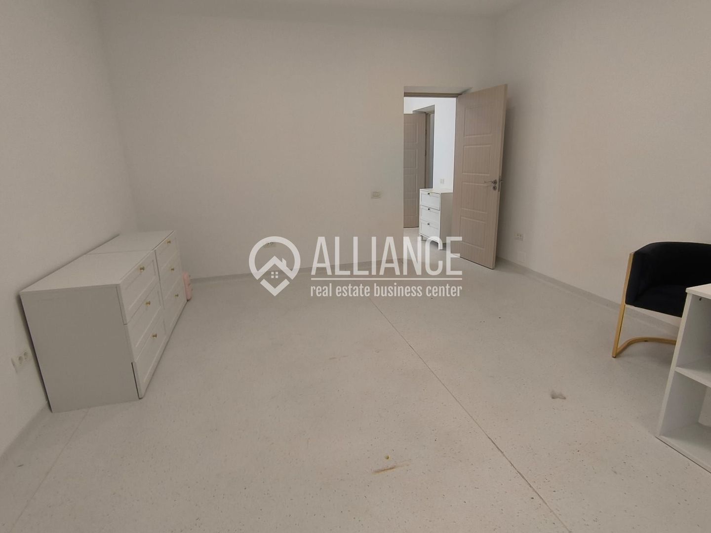 CAPITOL - Bdul Mamaia parter de vila stradal! - Poză 7