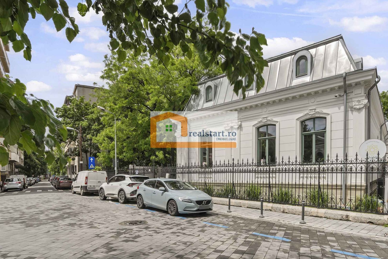 Cartierul Armenesc, Vila impozanta S+P+M, teren 615mp, terasa, curte - Poză 1