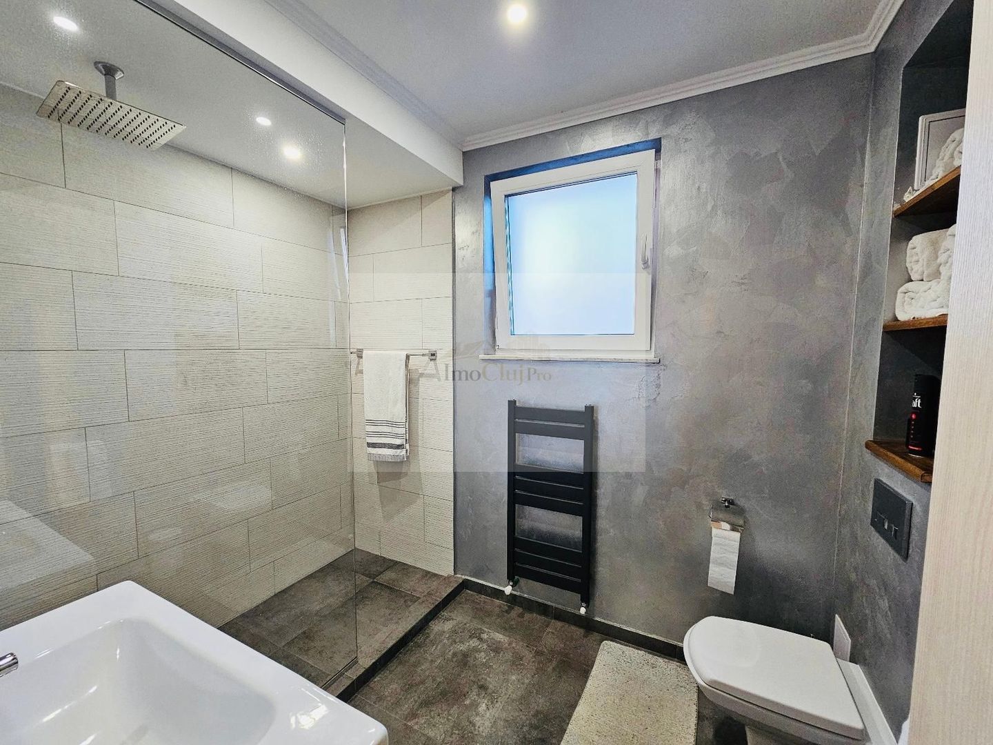 Casă spațioasă cu 4 camere și curte proprie – ideală pentru familie - Poză 14