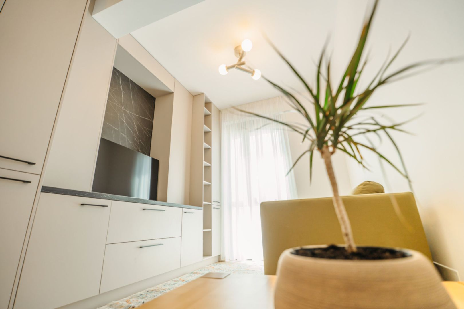 Apartament Ultracentral | 2 Camere | Prima Închiriere | Parcare - Poză 2